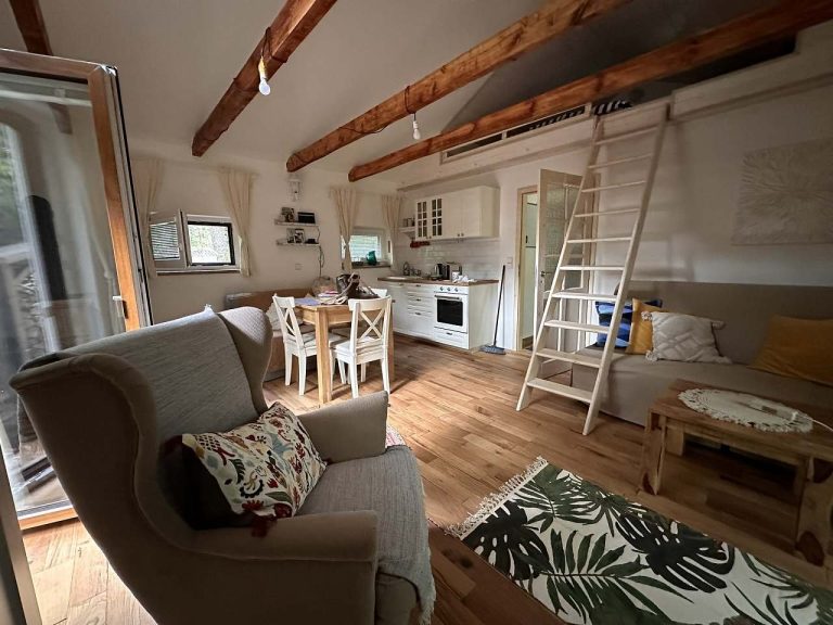 c9e46bf9-93f1-4f69-ad3e-527cf6f90c91-1-102-o-1585-926806