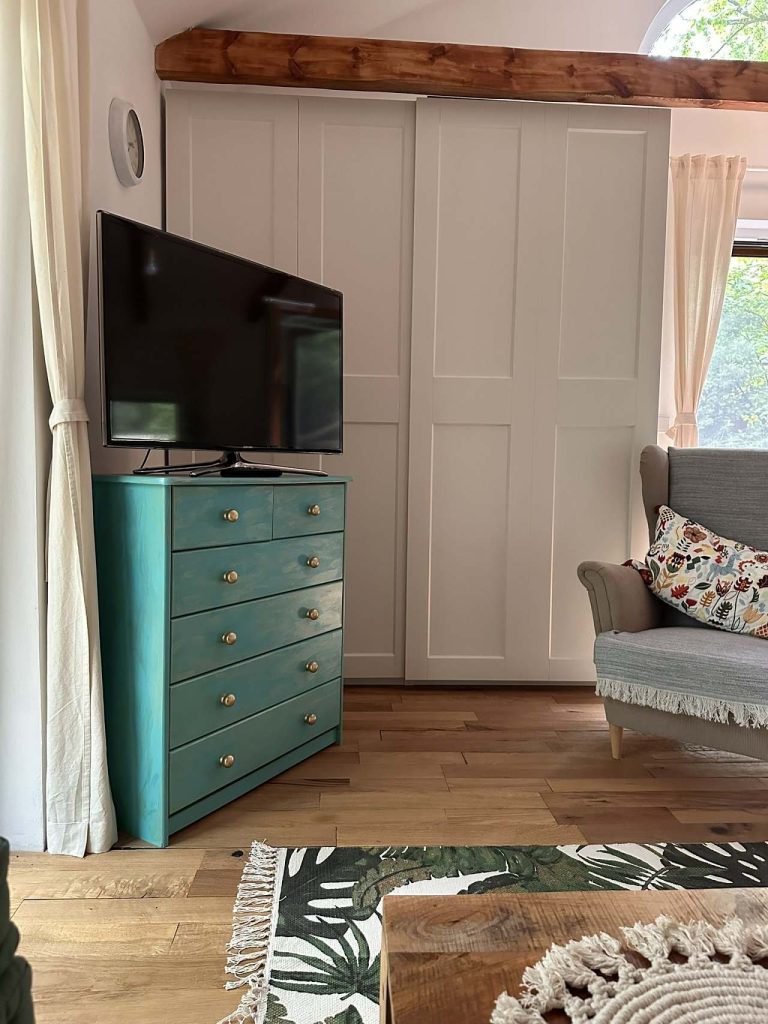 f2259852-412b-44c8-bc0e-2a439ee9c2ae-1-102-o-688b-926807